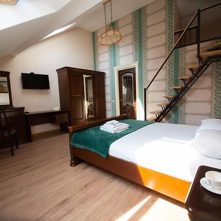 Apart Yaroslava Osmomysla 9 Square - City Center Lwów Zewnętrze zdjęcie