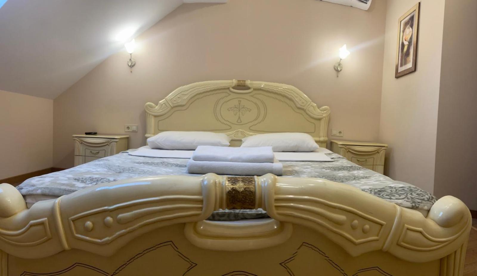 Apart Yaroslava Osmomysla 9 Square - City Center Lwów Zewnętrze zdjęcie