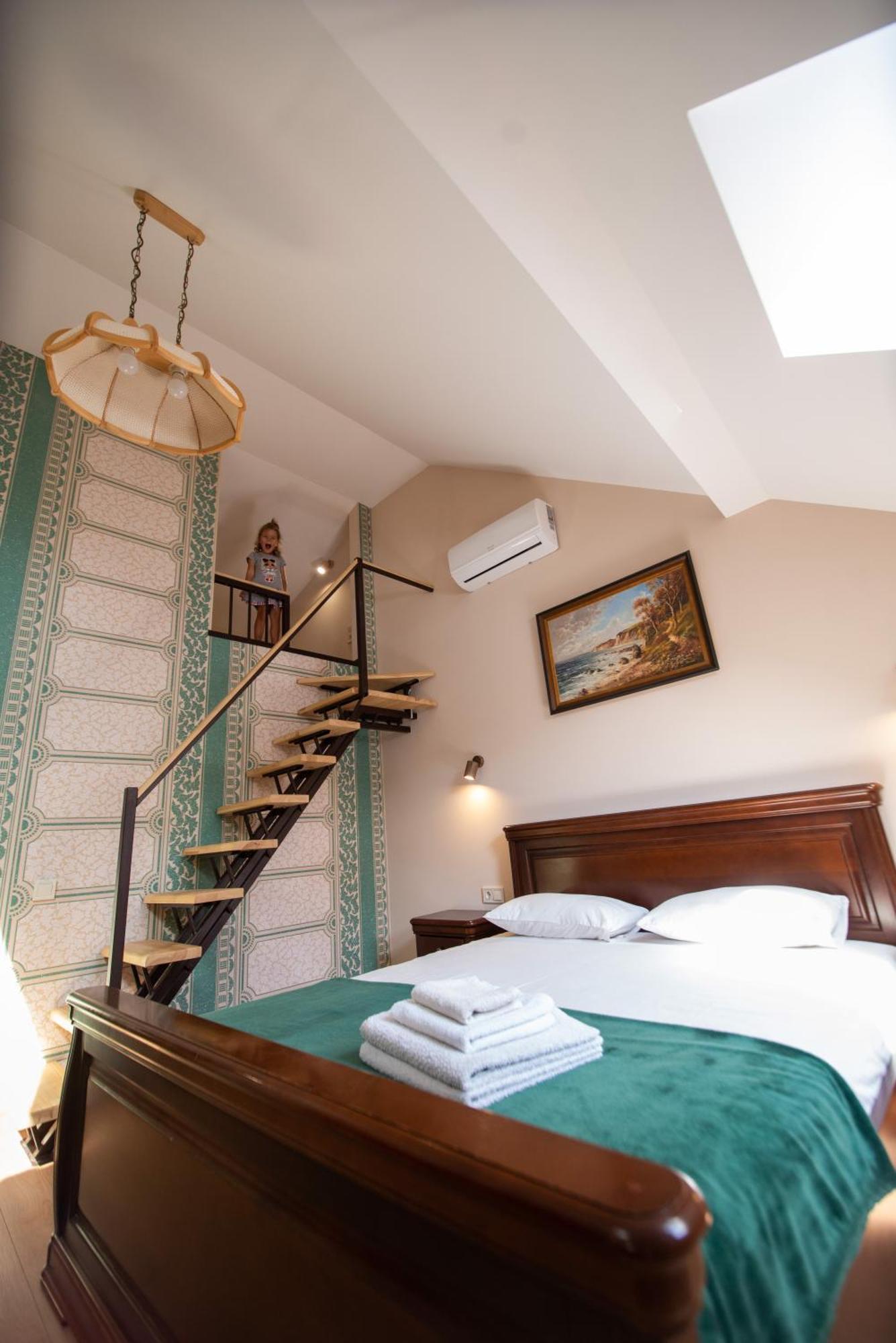 Apart Yaroslava Osmomysla 9 Square - City Center Lwów Zewnętrze zdjęcie