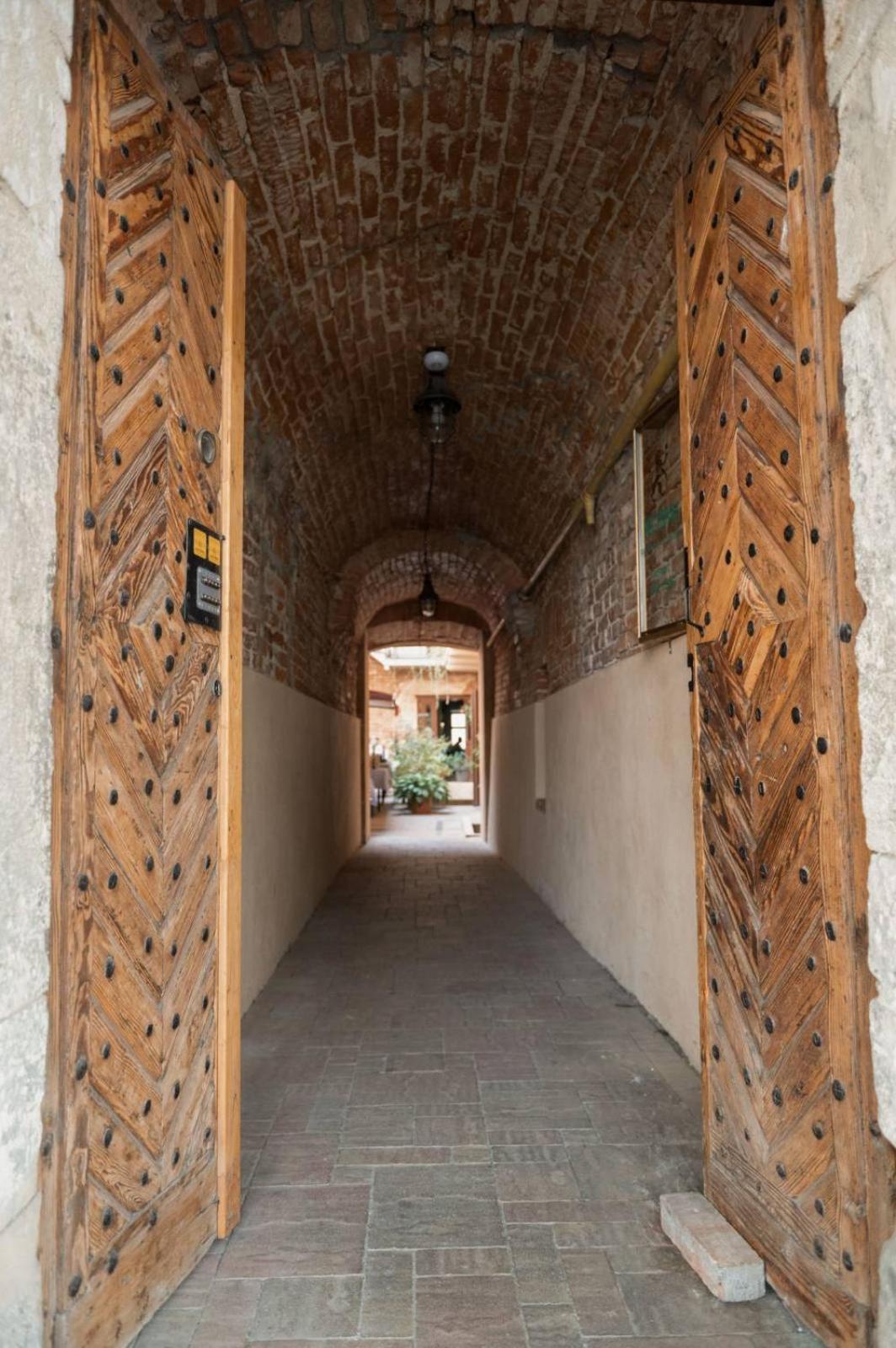 Apart Yaroslava Osmomysla 9 Square - City Center Lwów Zewnętrze zdjęcie